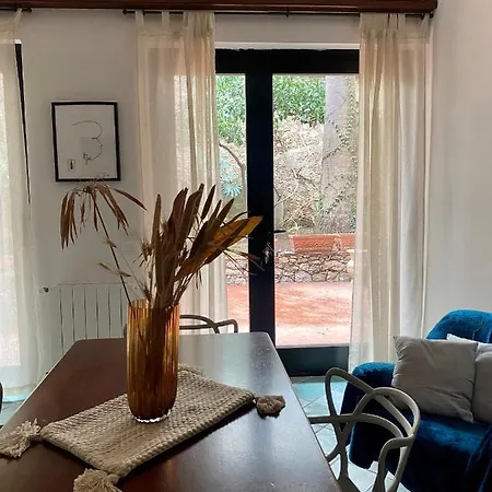 Gorgeous In Center + Free Parking Holiday home
