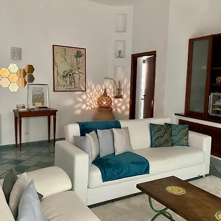 Gorgeous In Center + Free Parking Holiday home *